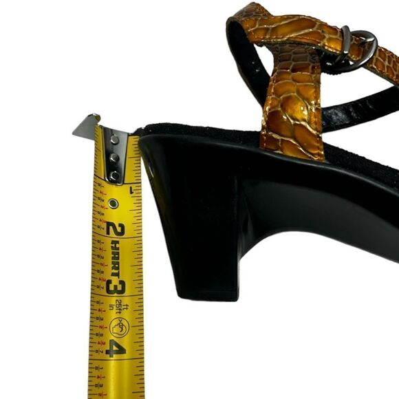 1803 Handcrafted in Portugal Yellow Gold Snakeskin Patterned Open Toe Short Heel - Picture 12 of 12